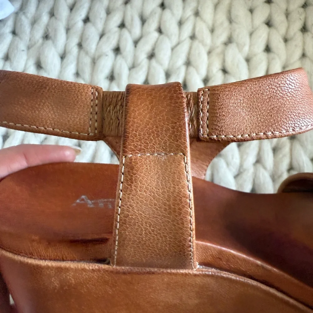 Women's Antelope Brown/Caramel Platform Sandals. Size 39.